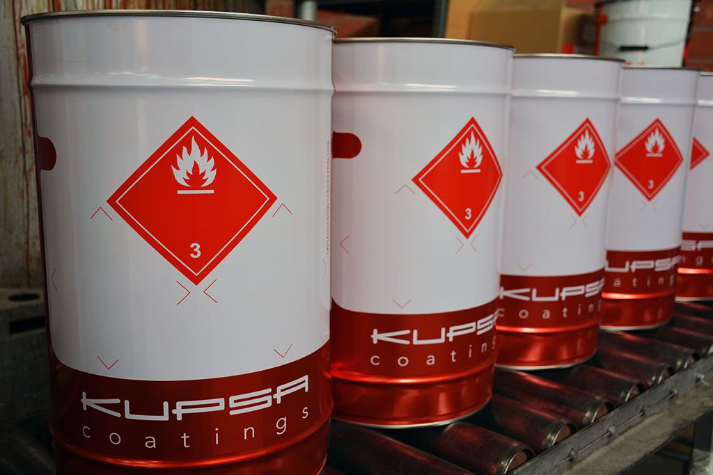 Jaki lakier wybrać do lakierowania schodów?